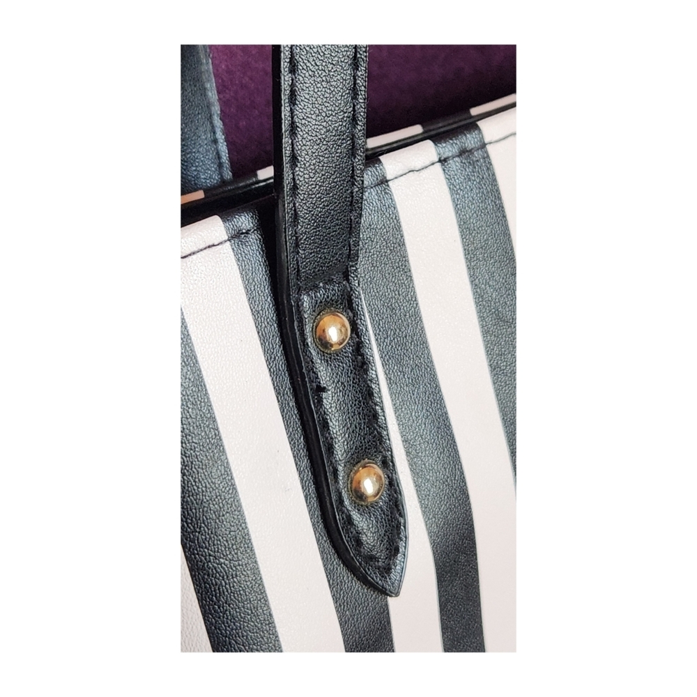 NWT Victoria's Secret Striped Weekender Bag - Picture 6 of 9